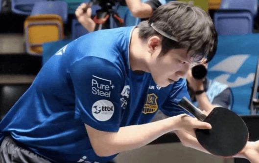 樊振东3-0血洗阿吉雷！德甲半决赛萨尔布吕肯1-0领先
